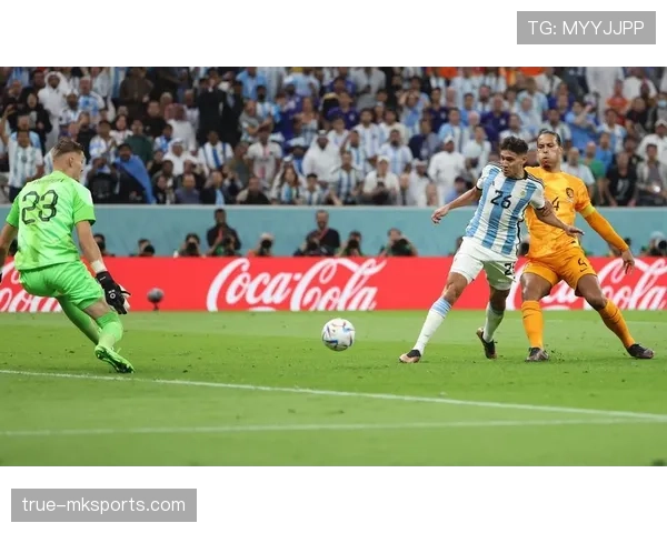 莫利纳右路发威,助力球队再创佳绩