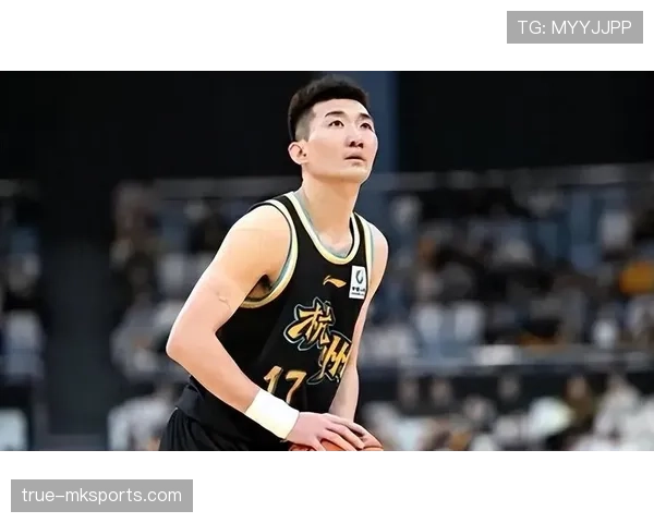 孙铭徽训练完直接拎两袋蛋白粉回家，冰箱塞满能量胶像囤零食