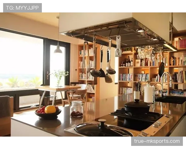 王楠家的厨房比我家客厅还大，这谁顶得住啊